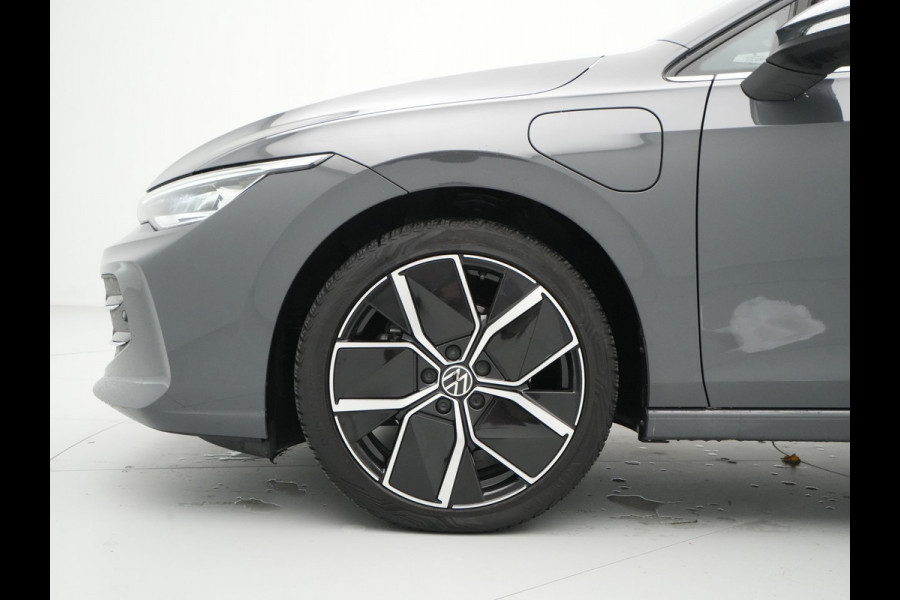 Volkswagen Golf 1.5 eHybrid 204pk 50 Edition Navigatie Camera Stoelverwarming Carplay Stoelmassage 143