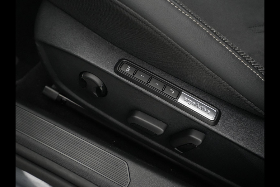 Volkswagen Golf 1.5 eHybrid 204pk 50 Edition Navigatie Camera Stoelverwarming Carplay Stoelmassage 143