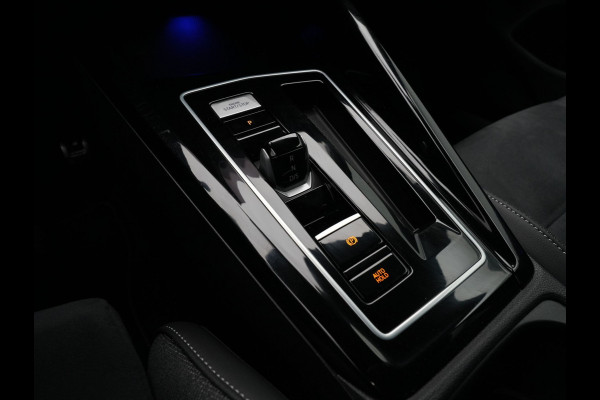 Volkswagen Golf 1.5 eHybrid 204pk 50 Edition Navigatie Camera Stoelverwarming Carplay Stoelmassage 143