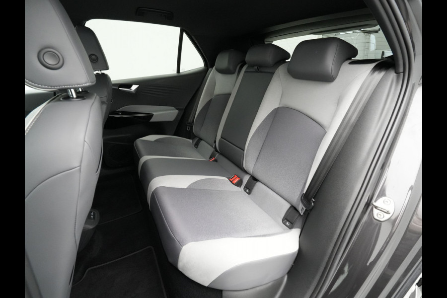 Volkswagen ID.3 First Plus 58 kWh 204pk Navigatie Camera Stoel/Stuurverwarming Carplay Pdc 2
