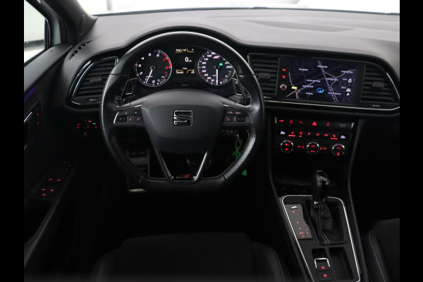 Seat Leon 2.0 TSI Cupra 300 | Panoramadak | Stoelverwarming | Carplay | Camera | Leder/Alcanatara | Full LED | Sfeerverlichting | 19'' | Navigatie | Climate control | Parkeerhulp | Cruise control