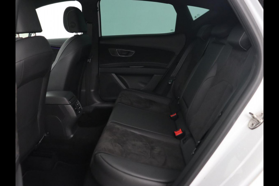 Seat Leon 2.0 TSI Cupra 300 | Panoramadak | Stoelverwarming | Carplay | Camera | Leder/Alcanatara | Full LED | Sfeerverlichting | 19'' | Navigatie | Climate control | Parkeerhulp | Cruise control
