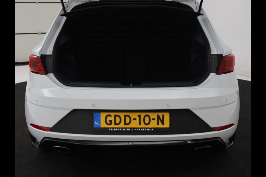 Seat Leon 2.0 TSI Cupra 300 | Panoramadak | Stoelverwarming | Carplay | Camera | Leder/Alcanatara | Full LED | Sfeerverlichting | 19'' | Navigatie | Climate control | Parkeerhulp | Cruise control