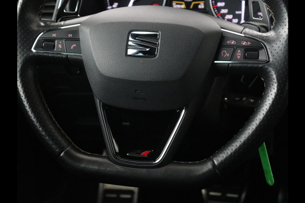 Seat Leon 2.0 TSI Cupra 300 | Panoramadak | Stoelverwarming | Carplay | Camera | Leder/Alcanatara | Full LED | Sfeerverlichting | 19'' | Navigatie | Climate control | Parkeerhulp | Cruise control