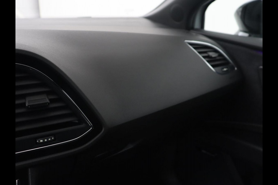 Seat Leon 2.0 TSI Cupra 300 | Panoramadak | Stoelverwarming | Carplay | Camera | Leder/Alcanatara | Full LED | Sfeerverlichting | 19'' | Navigatie | Climate control | Parkeerhulp | Cruise control