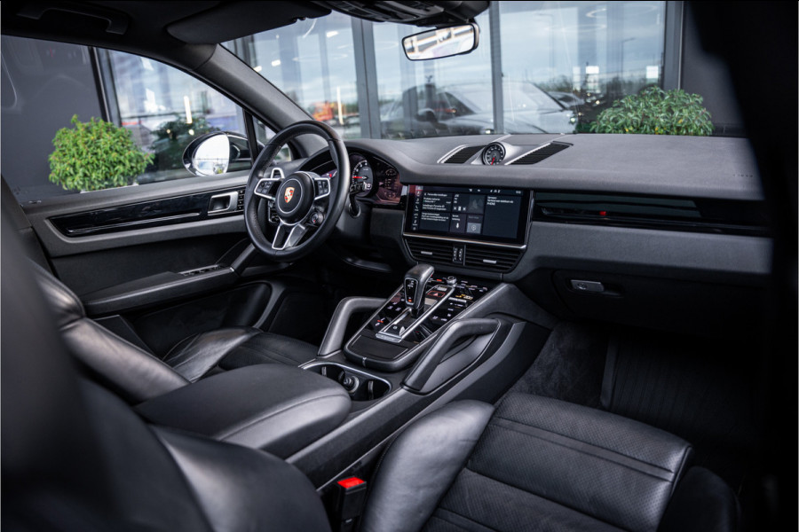 Porsche Cayenne 3.0 - Sport Chrono + | Panorama | Memory | Luchtvering
