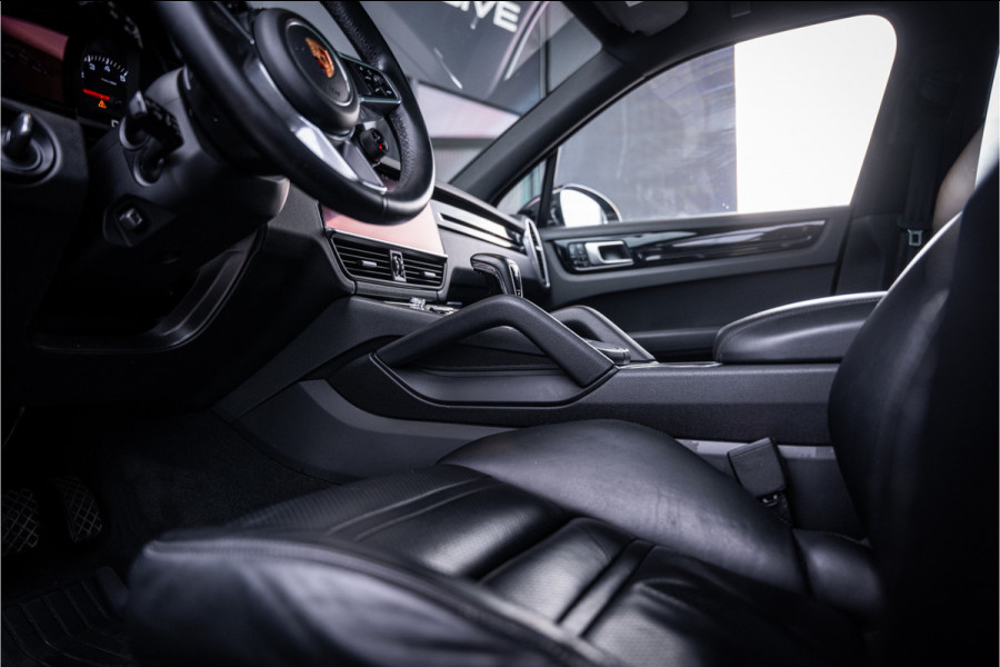 Porsche Cayenne 3.0 - Sport Chrono + | Panorama | Memory | Luchtvering