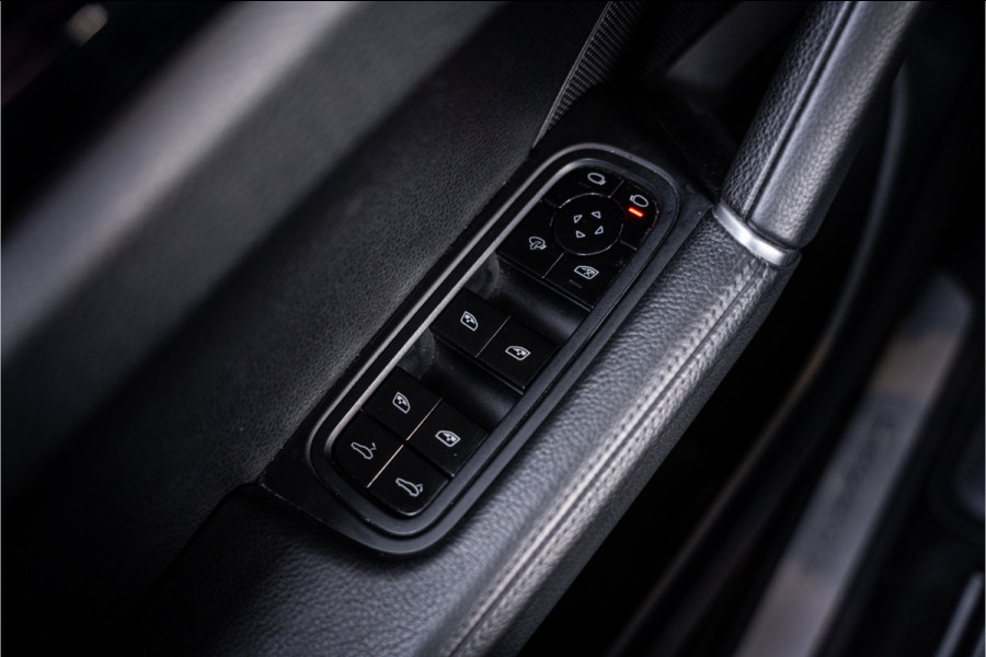 Porsche Cayenne 3.0 - Sport Chrono + | Panorama | Memory | Luchtvering