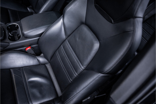 Porsche Cayenne 3.0 - Sport Chrono + | Panorama | Memory | Luchtvering