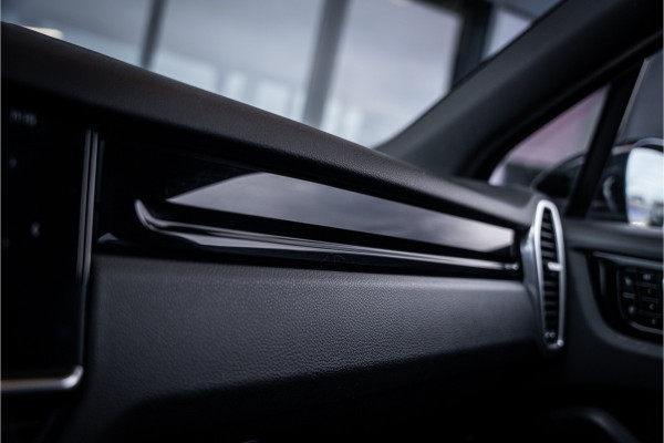 Porsche Cayenne 3.0 - Sport Chrono + | Panorama | Memory | Luchtvering