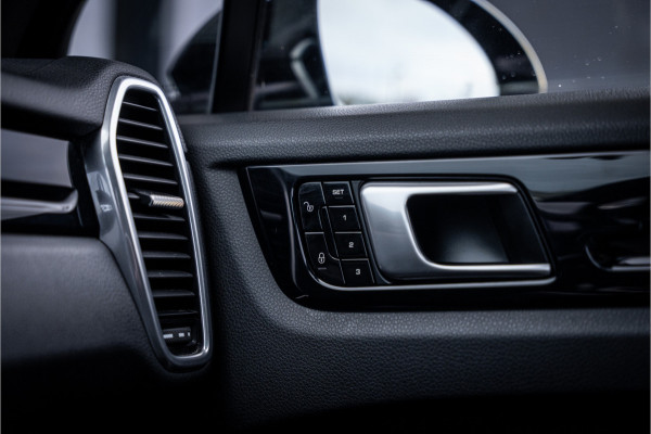 Porsche Cayenne 3.0 - Sport Chrono + | Panorama | Memory | Luchtvering