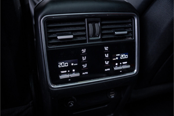 Porsche Cayenne 3.0 - Sport Chrono + | Panorama | Memory | Luchtvering