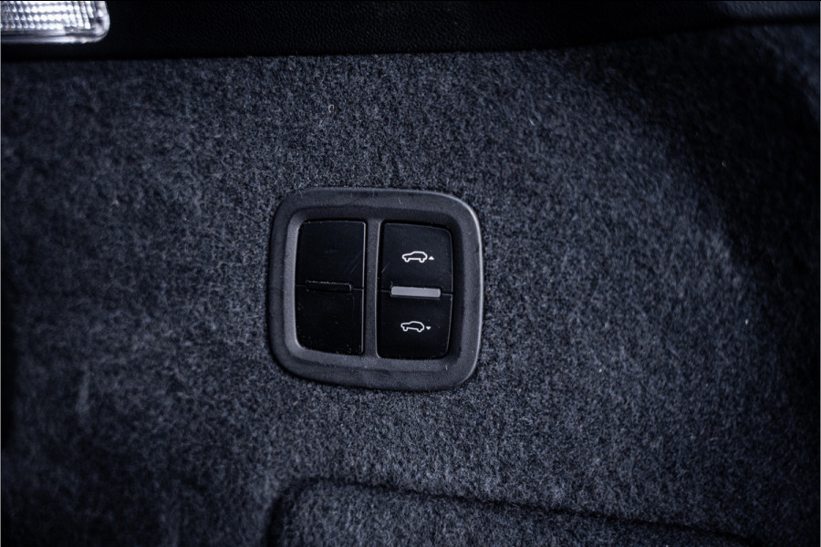 Porsche Cayenne 3.0 - Sport Chrono + | Panorama | Memory | Luchtvering