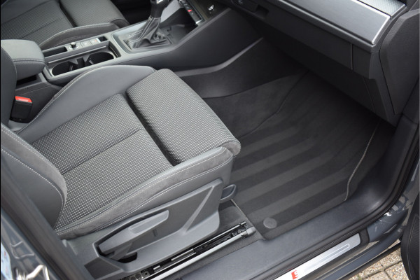 Audi Q3 Sportback 45 TFSI e S-Line 245 Pk Navi Leder Sfeer Keyless Trekhaak Matrix Nano Grijs Metallic