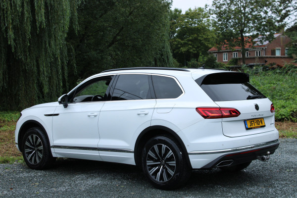 Volkswagen Touareg 3.0 TSi eHybrid ATMOSPHERE 4MOTION TREKHAAK/HEAD-UP/PANORAMADAK