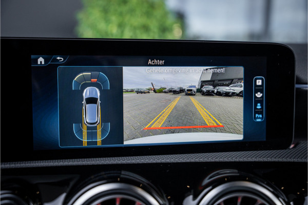 Mercedes-Benz A-Klasse AMG A35 4MATIC - Panorama | Burmester | Keyless | Camera | Stoelverwarming