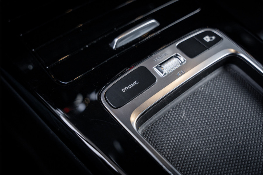 Mercedes-Benz A-Klasse AMG A35 4MATIC - Panorama | Burmester | Keyless | Camera | Stoelverwarming