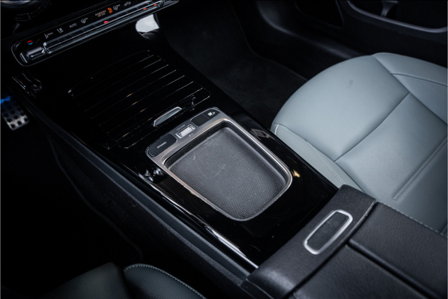 Mercedes-Benz A-Klasse AMG A35 4MATIC - Panorama | Burmester | Keyless | Camera | Stoelverwarming