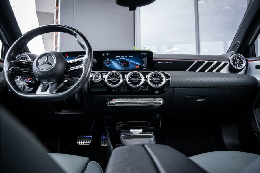 Mercedes-Benz A-Klasse AMG A35 4MATIC - Panorama | Burmester | Keyless | Camera | Stoelverwarming