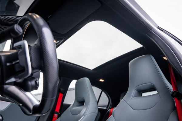Mercedes-Benz A-Klasse AMG A35 4MATIC - Panorama | Burmester | Keyless | Camera | Stoelverwarming