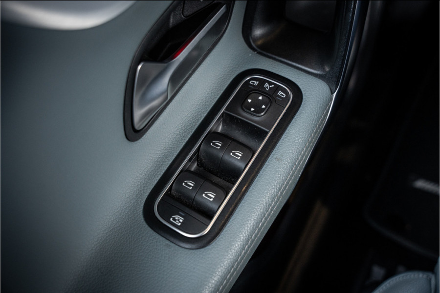 Mercedes-Benz A-Klasse AMG A35 4MATIC - Panorama | Burmester | Keyless | Camera | Stoelverwarming
