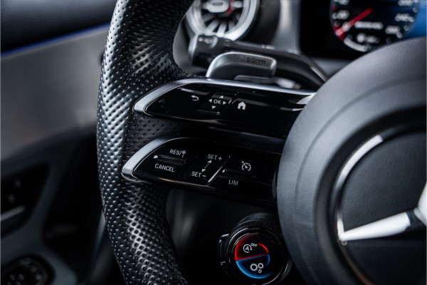 Mercedes-Benz A-Klasse AMG A35 4MATIC - Panorama | Burmester | Keyless | Camera | Stoelverwarming