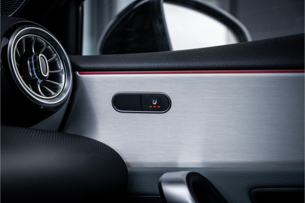 Mercedes-Benz A-Klasse AMG A35 4MATIC - Panorama | Burmester | Keyless | Camera | Stoelverwarming