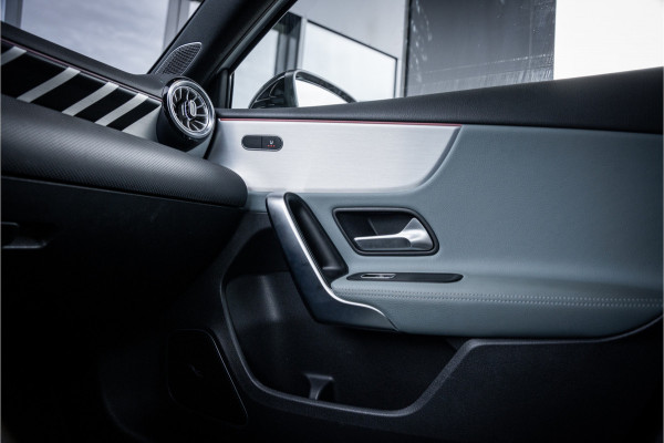 Mercedes-Benz A-Klasse AMG A35 4MATIC - Panorama | Burmester | Keyless | Camera | Stoelverwarming