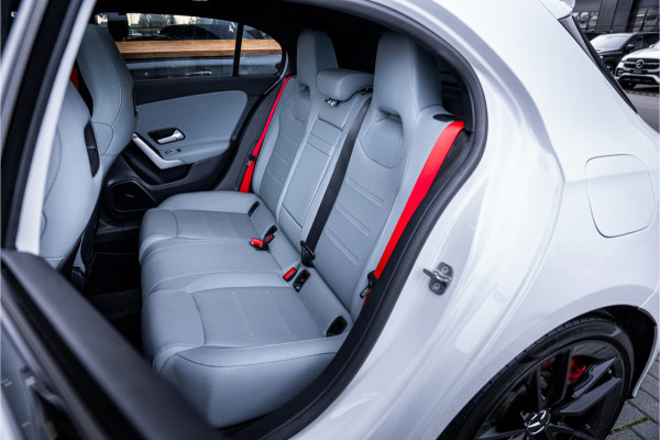 Mercedes-Benz A-Klasse AMG A35 4MATIC - Panorama | Burmester | Keyless | Camera | Stoelverwarming
