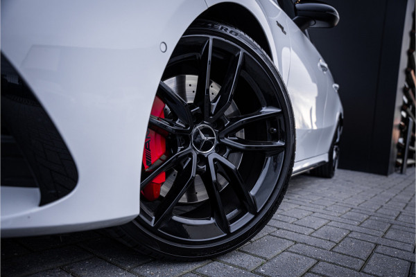 Mercedes-Benz A-Klasse AMG A35 4MATIC - Panorama | Burmester | Keyless | Camera | Stoelverwarming