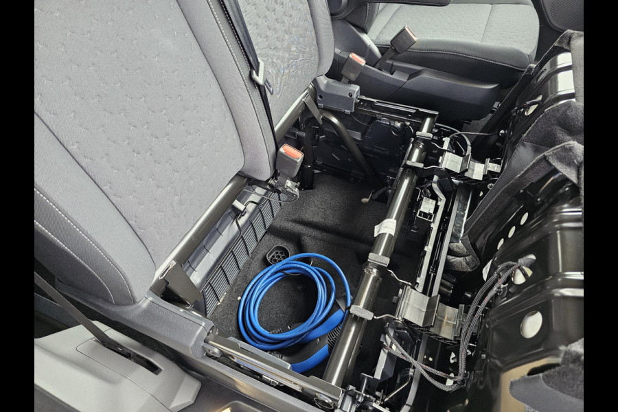 Ford Transit Custom 340 2.5 PHEV L2H1 Limited 233pk | Kombi |  Incl. BTW/BPM | Dubbele zijschuifdeur | Privacy Glass | Inklapbare trekhaak | 17 inch lichtmetalen velgen | Driver Assistance Pack Premium | Verwarmbaar stuurwiel