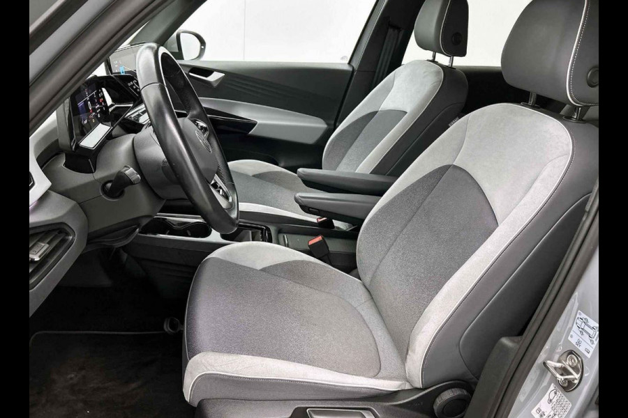 Volkswagen ID.3 First Plus 58 kWh | Stoelverwarming | Stuurverwarming | Camera | Adaptive Cruise Control | Navigatie | Standkachel | Keyless | Parkeersensoren | LED | Apple Carplay | BTW |