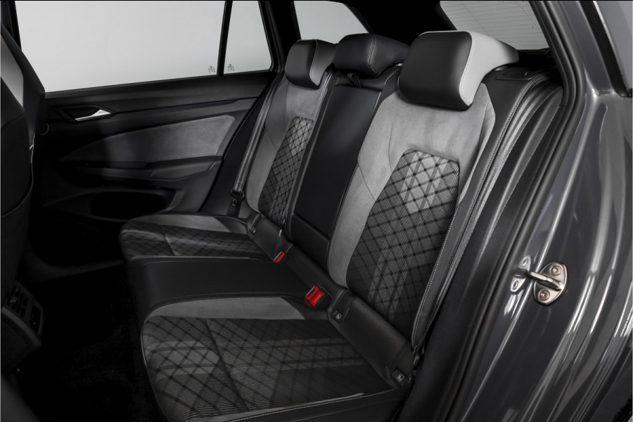 Volkswagen GOLF Variant 1.5 eTSI 150 PK R-Line - Automaat | S/K- Panodak | Dig. Cockpit | Adapt. Cruise | PDC | Camera | NAV + App. Connect | ECC | DAB | LM 18" |