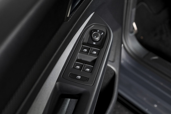 Volkswagen GOLF Variant 1.5 eTSI 150 PK R-Line - Automaat | S/K- Panodak | Dig. Cockpit | Adapt. Cruise | PDC | Camera | NAV + App. Connect | ECC | DAB | LM 18" |