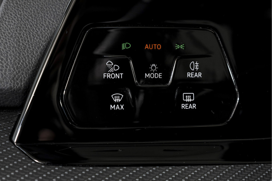 Volkswagen GOLF Variant 1.5 eTSI 150 PK R-Line - Automaat | S/K- Panodak | Dig. Cockpit | Adapt. Cruise | PDC | Camera | NAV + App. Connect | ECC | DAB | LM 18" |