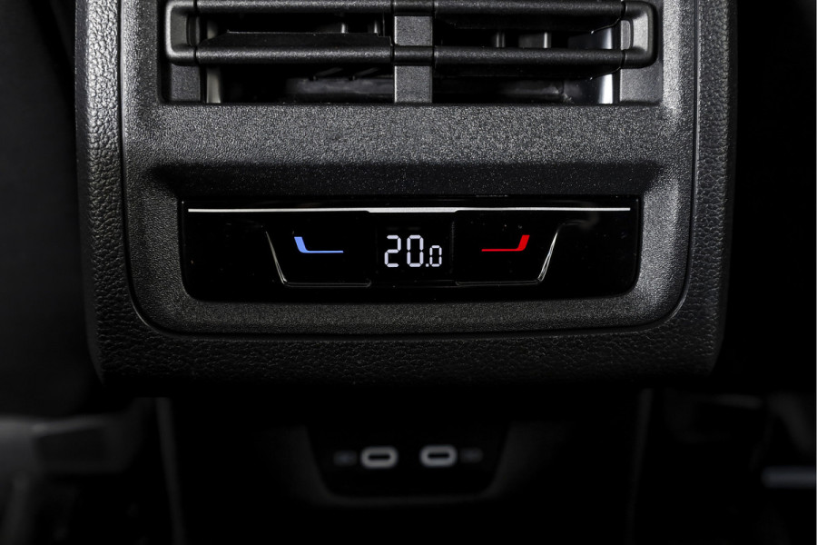 Volkswagen GOLF Variant 1.5 eTSI 150 PK R-Line - Automaat | S/K- Panodak | Dig. Cockpit | Adapt. Cruise | PDC | Camera | NAV + App. Connect | ECC | DAB | LM 18" |