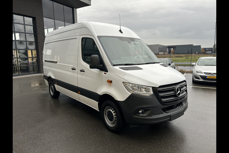 Mercedes-Benz Sprinter 317 CDI L2 H2 MBUX / 360 Camera / Navigatie / Parkeersensoren / Cruise control / Airco / 270 Graden achterdeuren