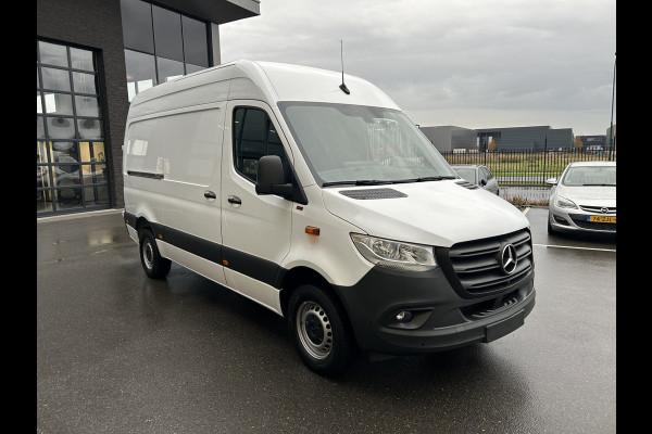 Mercedes-Benz Sprinter 317 CDI L2 H2 MBUX / 360 Camera / Navigatie / Parkeersensoren / Cruise control / Airco / 270 Graden achterdeuren