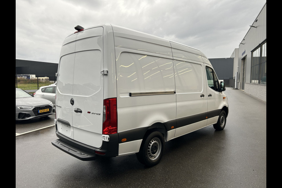 Mercedes-Benz Sprinter 317 CDI L2 H2 MBUX / 360 Camera / Navigatie / Parkeersensoren / Cruise control / Airco / 270 Graden achterdeuren