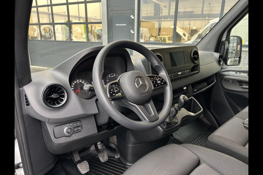 Mercedes-Benz Sprinter 317 CDI L2 H2 MBUX / 360 Camera / Navigatie / Parkeersensoren / Cruise control / Airco / 270 Graden achterdeuren