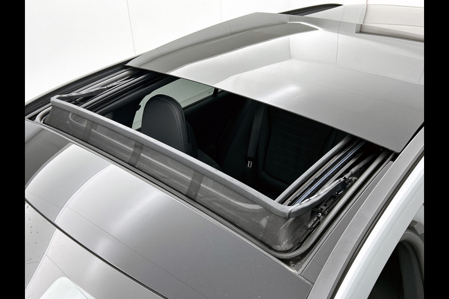 Mercedes-Benz C-Klasse Estate 300 e AMG Plug-In Hybride AMG Line | Night Pakket | Panorama Schuif-Kanteldak | Alarm Klasse 3 | KeyLess-Go | Easy Pack Achterklep. Inclusief 48 maanden Mercedes-Benz Certified garantie voor Europa.