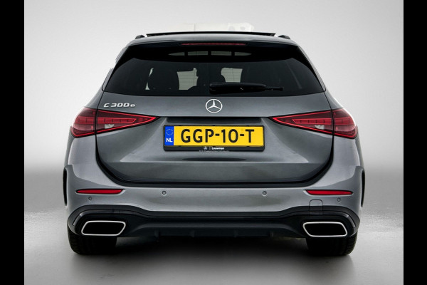 Mercedes-Benz C-Klasse Estate 300 e AMG Plug-In Hybride AMG Line | Night Pakket | Panorama Schuif-Kanteldak | Alarm Klasse 3 | KeyLess-Go | Easy Pack Achterklep. Inclusief 48 maanden Mercedes-Benz Certified garantie voor Europa.