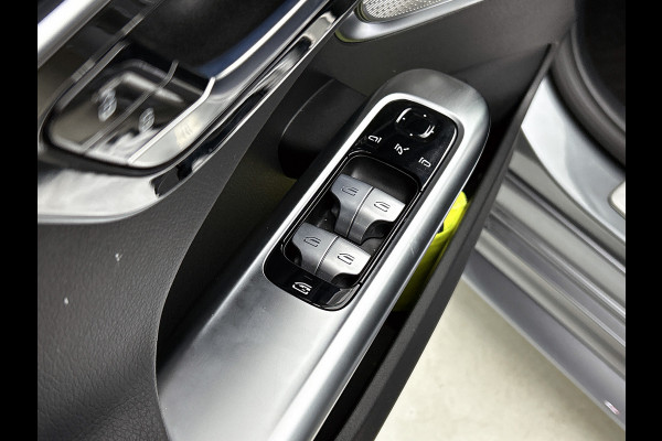 Mercedes-Benz C-Klasse Estate 300 e AMG Plug-In Hybride AMG Line | Night Pakket | Panorama Schuif-Kanteldak | Alarm Klasse 3 | KeyLess-Go | Easy Pack Achterklep. Inclusief 48 maanden Mercedes-Benz Certified garantie voor Europa.