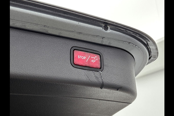 Mercedes-Benz C-Klasse Estate 300 e AMG Plug-In Hybride AMG Line | Night Pakket | Panorama Schuif-Kanteldak | Alarm Klasse 3 | KeyLess-Go | Easy Pack Achterklep. Inclusief 48 maanden Mercedes-Benz Certified garantie voor Europa.