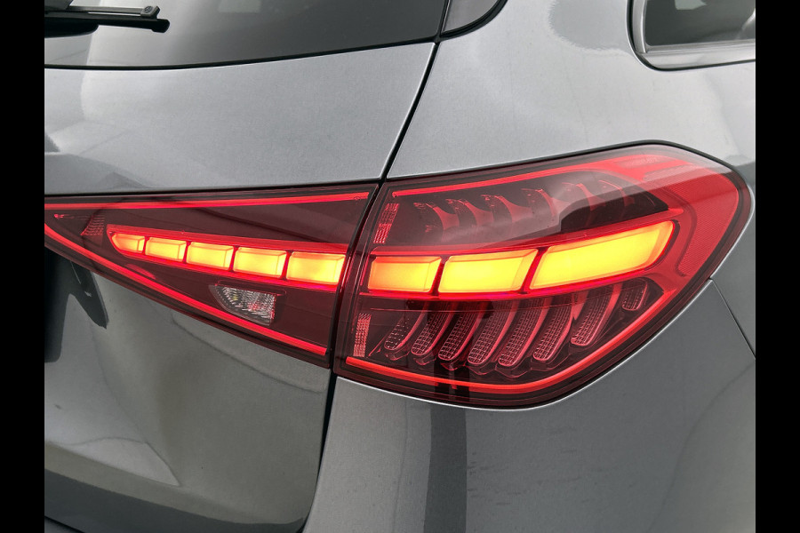 Mercedes-Benz C-Klasse Estate 300 e AMG Plug-In Hybride AMG Line | Night Pakket | Panorama Schuif-Kanteldak | Alarm Klasse 3 | KeyLess-Go | Easy Pack Achterklep. Inclusief 48 maanden Mercedes-Benz Certified garantie voor Europa.