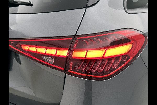 Mercedes-Benz C-Klasse Estate 300 e AMG Plug-In Hybride AMG Line | Night Pakket | Panorama Schuif-Kanteldak | Alarm Klasse 3 | KeyLess-Go | Easy Pack Achterklep. Inclusief 48 maanden Mercedes-Benz Certified garantie voor Europa.