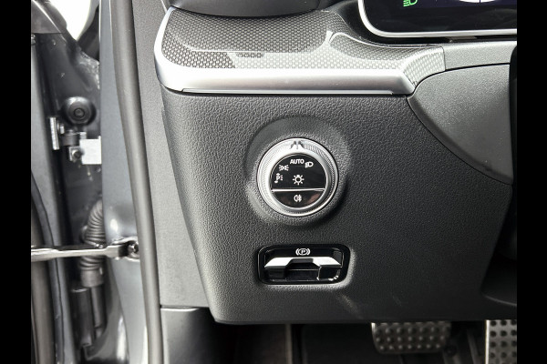 Mercedes-Benz C-Klasse Estate 300 e AMG Plug-In Hybride AMG Line | Night Pakket | Panorama Schuif-Kanteldak | Alarm Klasse 3 | KeyLess-Go | Easy Pack Achterklep. Inclusief 48 maanden Mercedes-Benz Certified garantie voor Europa.