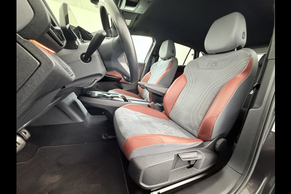 Volkswagen ID.4 Max 77kWh S.O.H. 92% Warmtepomp Trekhaak Camera Adap.Cruise + stop&go Apple Carplay Android Auto Navi Ecc Pdc Lmv 20" Led Privacy Glas DAB File assistent Matrix Led Keyless Origineel Nederlandse Auto