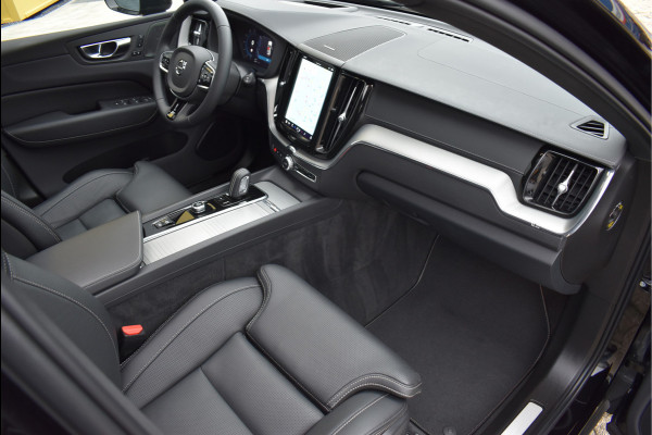 Volvo XC60 2.0 Recharge T8 AWD R-Design 455 Pk Pano Luchtvering Trekhaak Keyless Leder 21 Inch