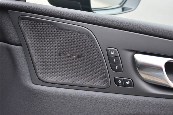 Volvo XC60 2.0 Recharge T8 AWD R-Design 455 Pk Pano Luchtvering Trekhaak Keyless Leder 21 Inch